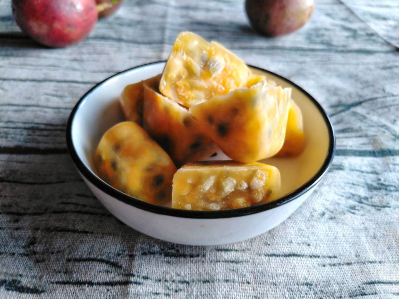 FROZEN PASSION FRUIT SEEDLESS CUBES